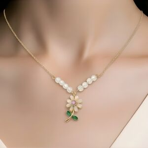 NEW⚜️”Adaline” Opalescent Flower Charm Necklace